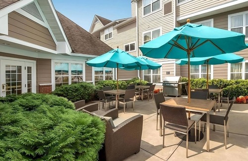 Charleston Hotel | Stay Close to Heritage Towers, Charleston! 2 Spacious Units, Pets Allowed