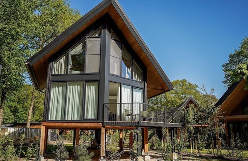 Municipality of Ede House | Stay different – pole home with 2 en-suites, perfect for 4 nature lovers.