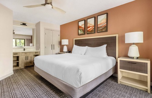 Sapphire Resort | Stay Minutes From Panthertown Valley Trail! Pools, Business Center, Free Parking