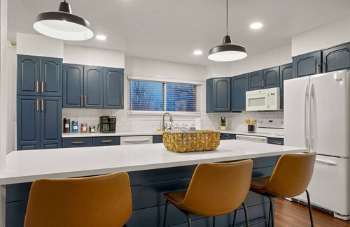 Allendale Area House | Stay & Play| Hot Tub & Game Room