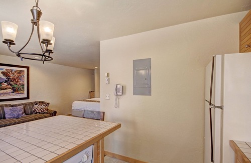 Peak 9 Condo | Stay Slopeside At Peak 9, Cozy Studio Steps To Apres& Dining Studio Bedroom Condo by RedAwning