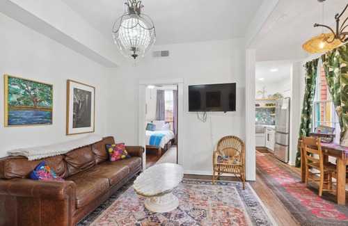 Touro House | Stay steps from Saint Charles Avenue!