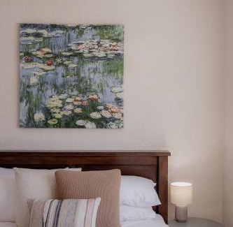 Battery Point House | Stay steps from Salamanca in historical cottage