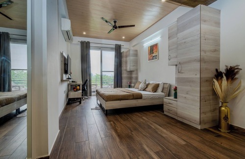 Udyog Vihar Hotel | Stay Studio Hotel & Residences