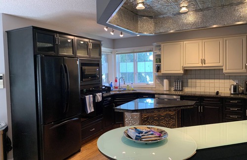 Tuxedo Park House | Stay Together! with Games Room & Yoga Room