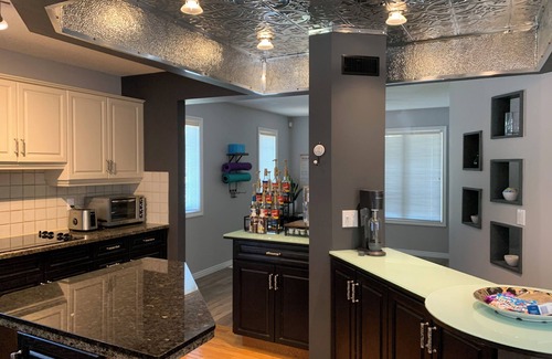 Tuxedo Park House | Stay Together! with Games Room & Yoga Room