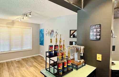 Tuxedo Park House | Stay Together! with Games Room & Yoga Room