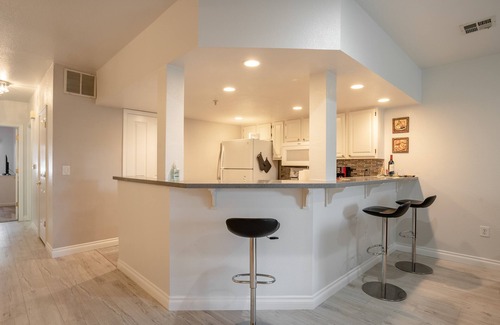 San Ramon Condo | Stay & Unwind: Wi-Fi, Cable, Netflix, Fireplace, Garage, W/D in unit.