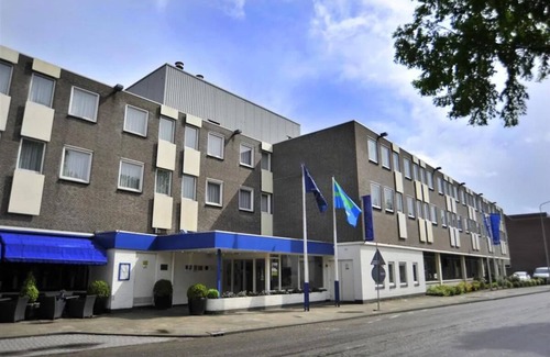 Weert House | Stay Where Cozy Meets Convenient — Dine, Rest & Explore!