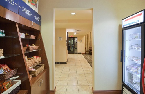 Fairfield Condo | Staybridge King Suite. Pool & Hot Tub. Free Breakfast. Visit a Nearby Winery!