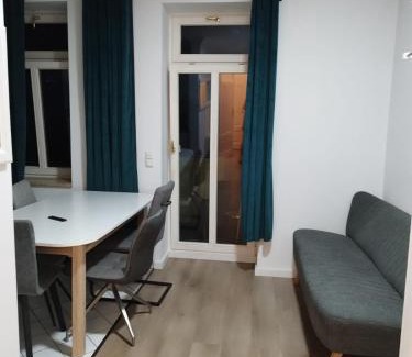 Wahren Apartment | StayInn Möckern - 1 Studio Apartment für 3 Personen -1Zimmer mit Schlafsofa und Doppelbett-kein zweites Zimmer