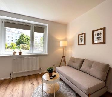 Elmberg Apartment | StayRoom Apartments I "Woody2" neben Donaulände