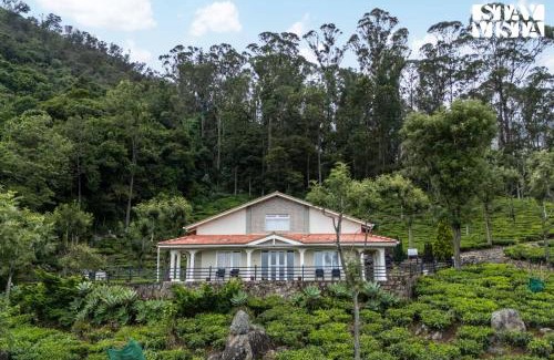 Kotagiri Villa | StayVista at Farview Presidential Suite with Lawn, Bonfire & Bathtub