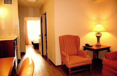 South London Hotel | Staywell Inn & Suites
