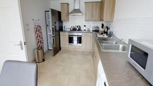 Cole Green Apartment | StayZo Cole Green Lane Accommodation- FREE Parking