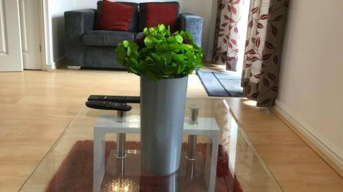 Cole Green Apartment | StayZo Cole Green Lane Accommodation- FREE Parking