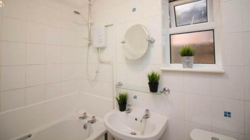 Shirley Apartment | StayZo Penthouse Accommodation 2- Premier Lodge