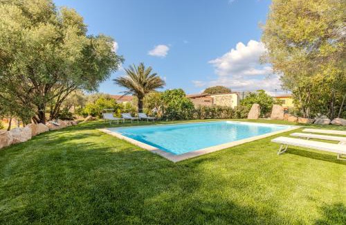 Buddittogliu Straulas Apartment | STAZZO SAN TEODORO IL GINEPRO Piscina Condivisa