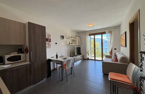 Trezzone Apartment | Stella House Swimming pool - Larihome A68