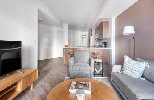 Southwest Berkeley Apartment | Stellar Emeryville 1BR w/Spin Studio & A/C, nr Mall, by Blueground