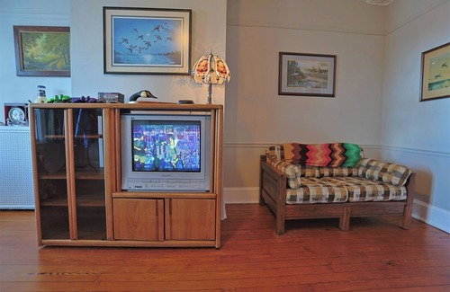 Hagerstown House | Step in the 90's in Historic Downtown Hagerstown