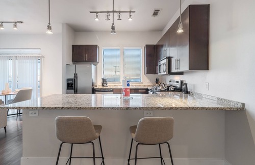 Oak Lawn Apartment | Step into luxury at 4123 Cedar Springs and let your worries slip away