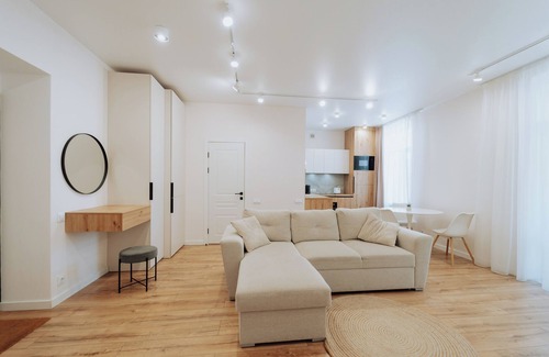 Chisinau Apartment | Step Out to Stores & Parks – TOP - 1BR on Blvd