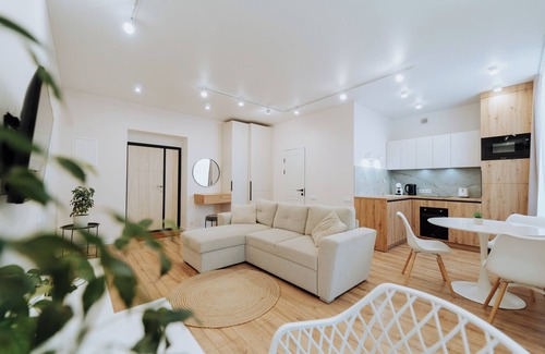 Chisinau Apartment | Step Out to Stores & Parks – TOP - 1BR on Blvd