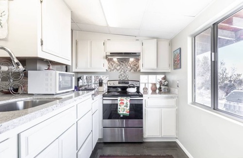 Joshua Tree Highlands House | Stephs Panorama Paradise:7.5 acres of wildlife viewing peace. Minutes from Park