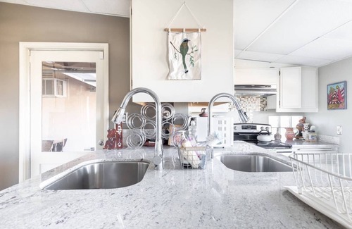 Joshua Tree Highlands House | Stephs Panorama Paradise:7.5 acres of wildlife viewing peace. Minutes from Park