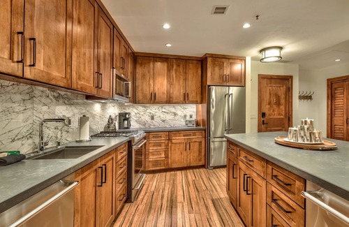 Lakeside Park Condo | Steps From Heavenly Village & Gondola-luxury 3br 3 Bedroom Condo by RedAwning