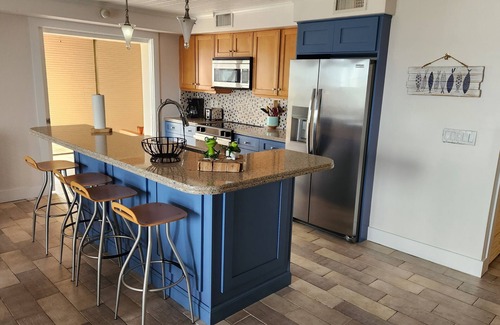 Longboat Key Condo | Steps from the Water with Spectacular Bay Views