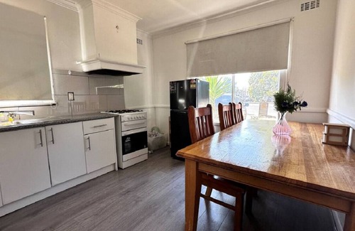 North Shore House | Steps from Train &Beach 2 Mins2 Spirit of Tasmania