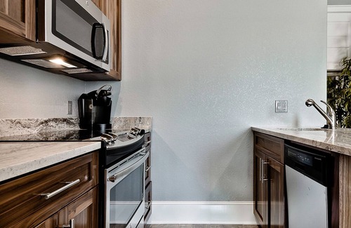 Downtown Apartment | Steps out the front door to the Bentonville Square & all it has to offer!