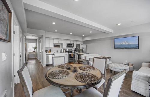 Eastside Condo | Steps to Dome Breathtaking views + parking + AC!