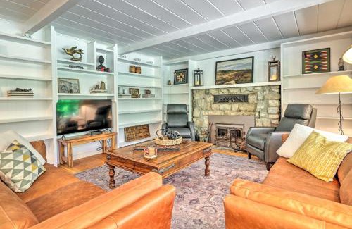 Murphys House | Steps to Dtwn Murphys Cottage with Furnished Porch