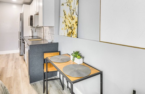 Rogers Seabreeze Apartment | Steps to Sand: Studio Stay in Daytona Beach!