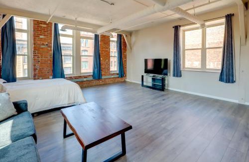 Old Market Apartment | Steps to Shops and Eats Dtwn Omaha Gem!