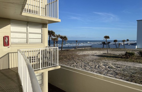 Bostwick Park Apartment | Steps to the Beach !