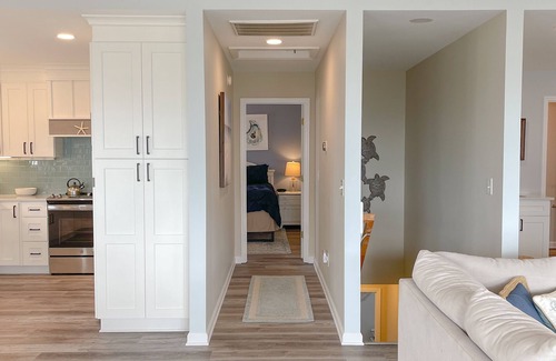 Surf City House | Steps to the Beach and Downtown Surf City + Charter Discount!