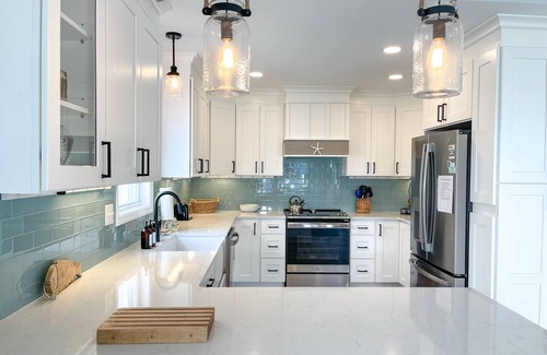 Surf City House | Steps to the Beach and Downtown Surf City + Charter Discount!