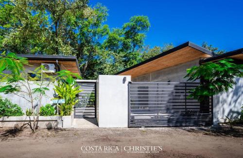 Playa Grande House | Steps to the Main Surf Break Casita 2 Dos Hijas