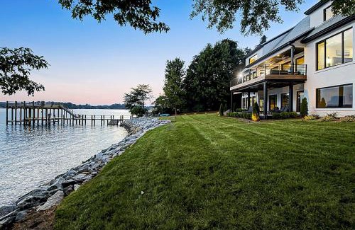 Mayhew House | Sterling on Strawpocket