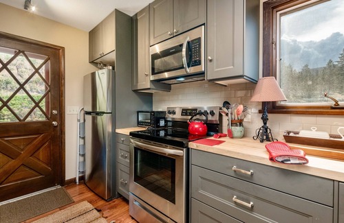 Windcliff Estates House | Stevenson Family Vacation At Windcliff 3 Bedroom Home by RedAwning