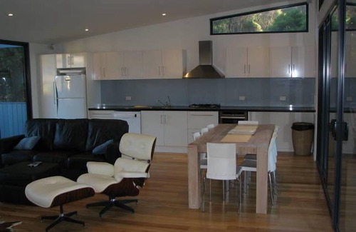 Port Arthur House | Stewarts Bay Beach House, Port Arthur. Tasmania 1.0 km from Historic Site.