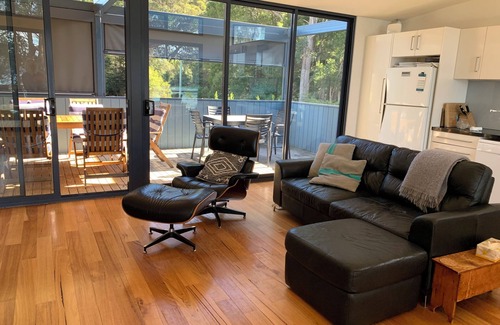 Port Arthur House | Stewarts Bay Beach House, Port Arthur. Tasmania 1.0 km from Historic Site.