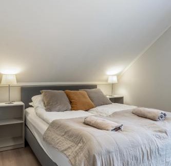 Arendal Apartment | Stilfull bolig med 4 soverom - nær Arendal sentrum med parkering