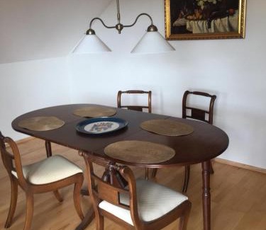 Heinersreuth Apartment | Stillvoll Wohnen mit Fahrradweg zum Festspielhaus