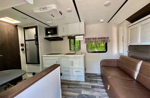 Cherryfield Apartment | Stillwater Hostel RV Rental