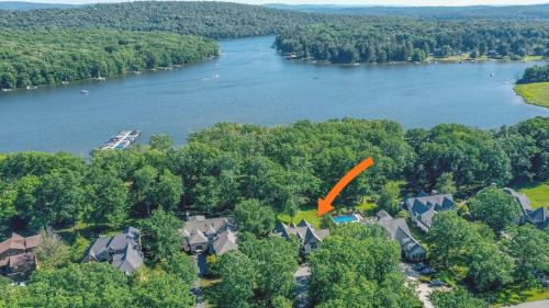 Waterfront Greens House | Stilwater Serenity